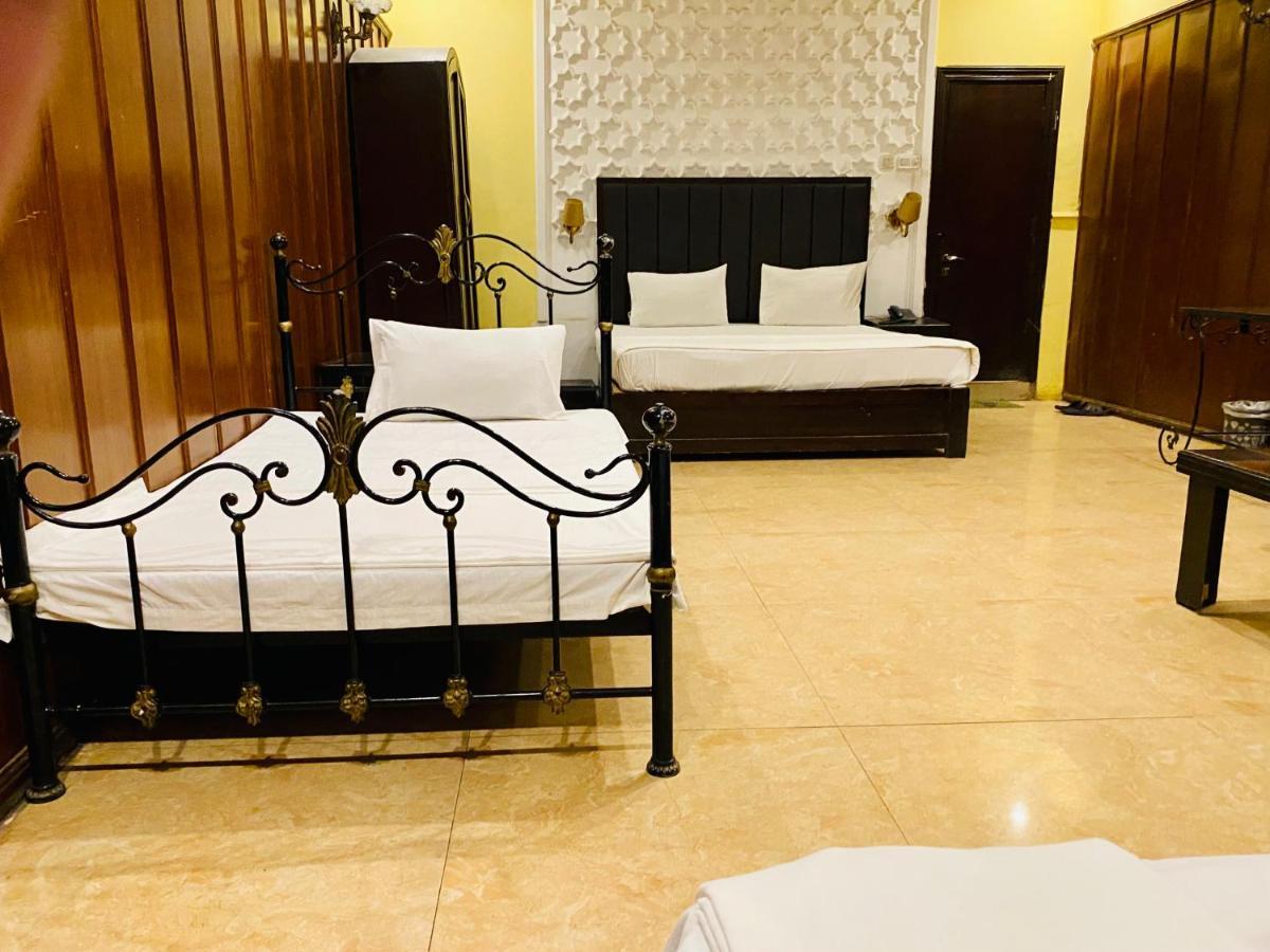 Hotel Royal One 물탄 외부 사진